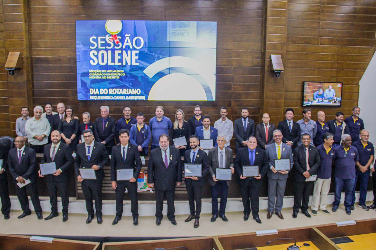 Câmara de Franca faz homenagem aos seis clubes do Rotary e destaca trabalho social