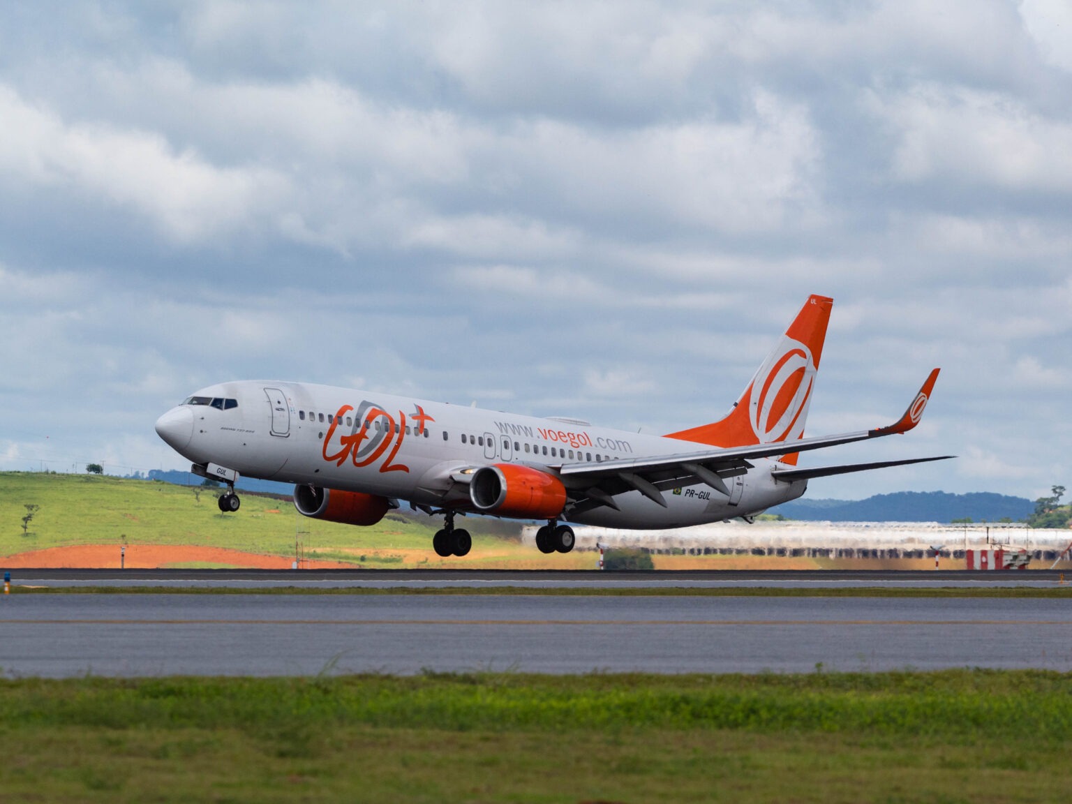 GOL quer pousar Boeings 737 no aeroporto de Franca. Saiba aqui o que está impedindo