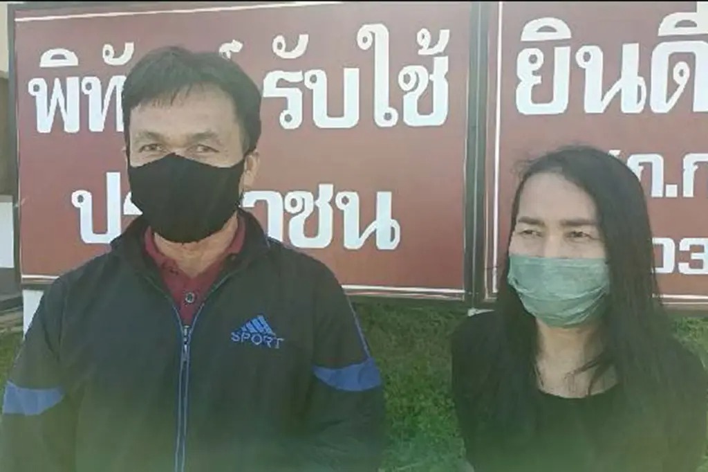 Homem esquece a esposa em parada para xixi e a faz andar 20 km para pedir ajuda