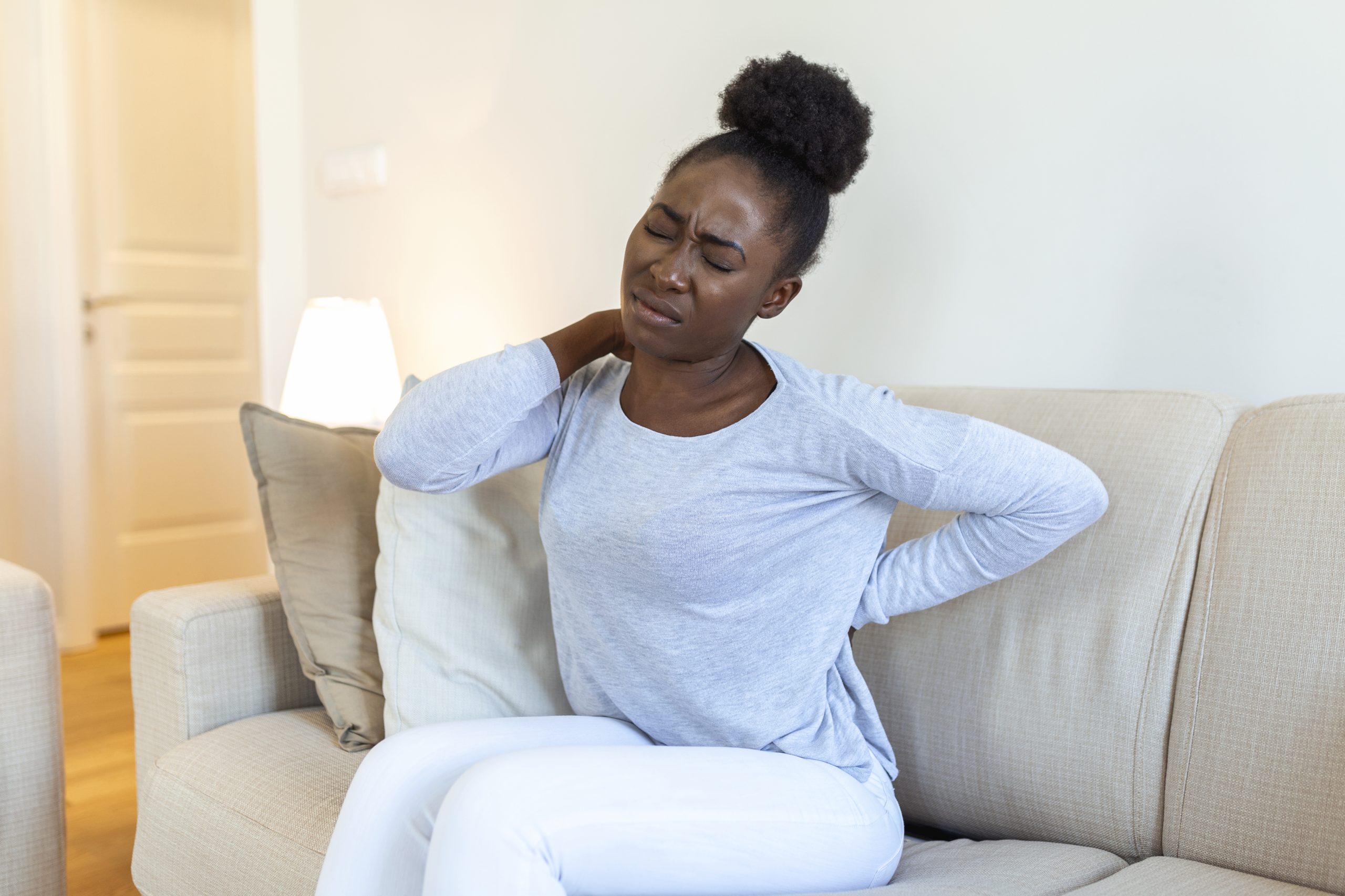 Espinhas no rosto? Dores no corpo? Veja os sintomas físicos do estresse elevado