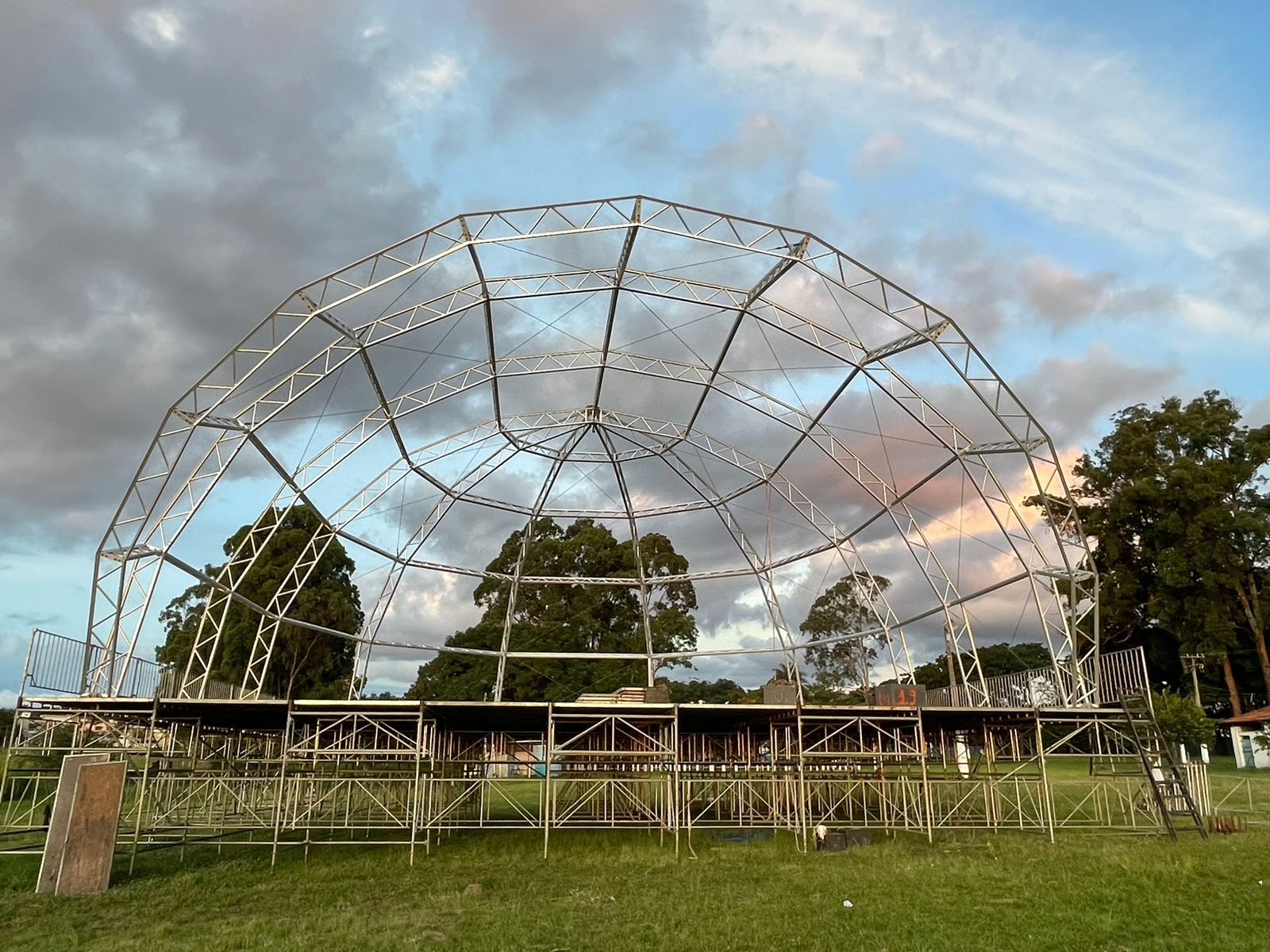 Estrutura da 52ª Expoagro de Franca começa a ser preparada no Parque Fernando Costa