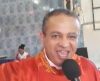 Padre cantando sucesso de Xande de Pilares em missa viraliza: “Vida dos brasileiros” - Jornal da Franca