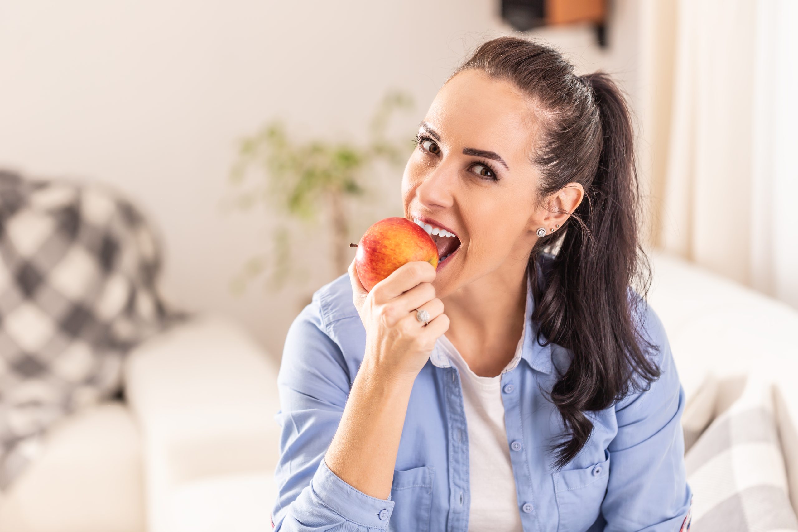 Benefícios da maçã: Comer uma por dia faz diferença mesmo? Descubra!