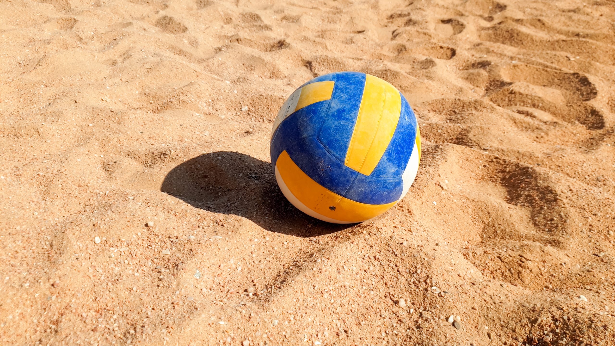 FEAC tem vagas disponíveis para iniciantes no Vôlei de Areia; saiba como participar