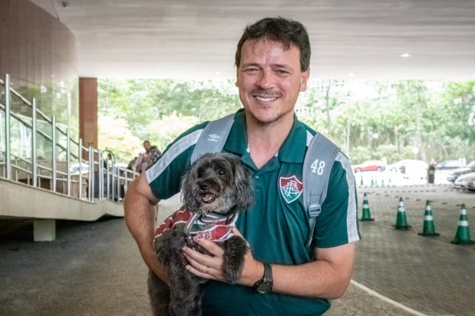 Conheça Pretinha, a cachorra que viralizou na Internet ao comemorar gols do seu time
