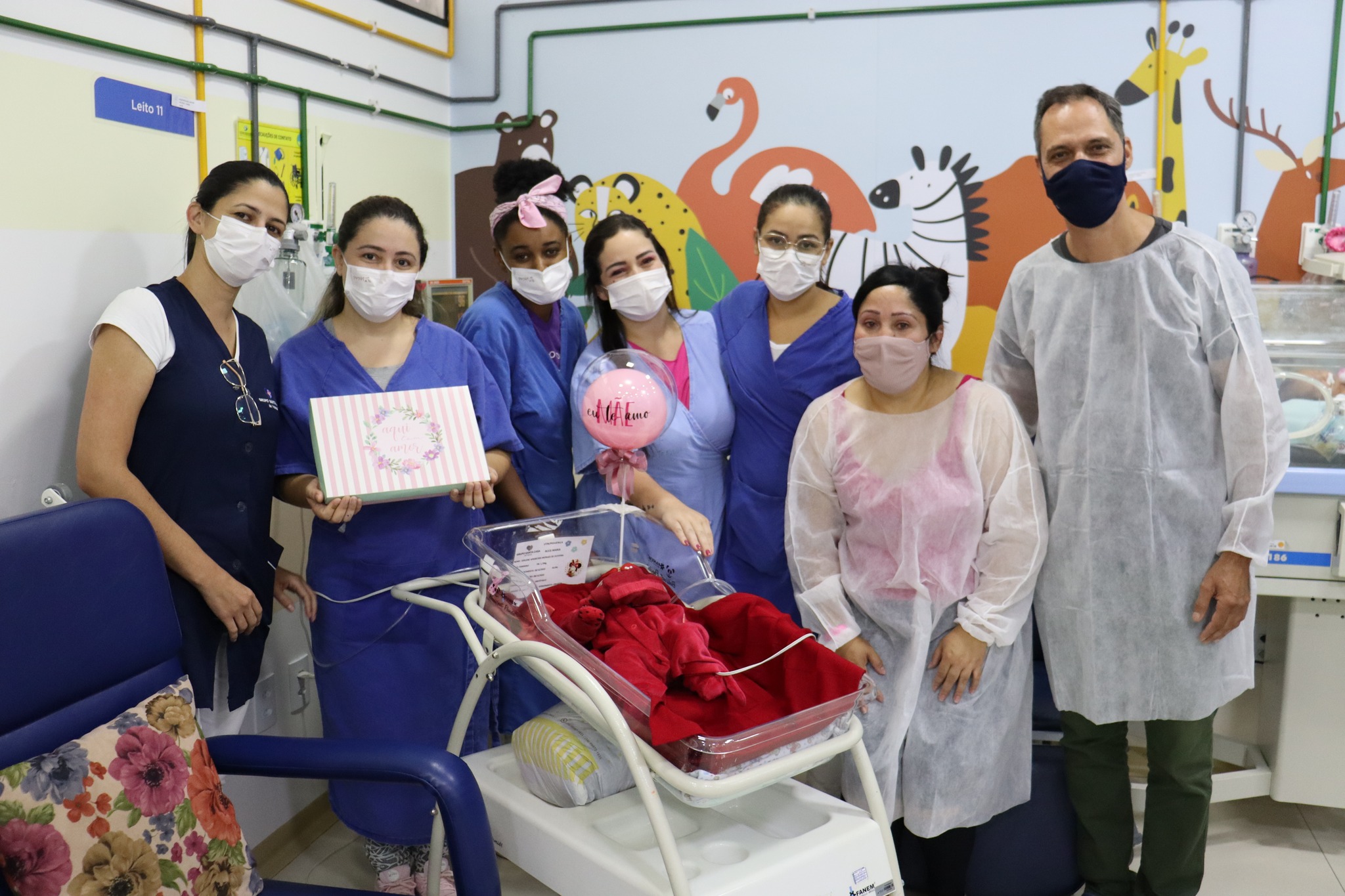 Bebê prematura recebe alta após 119 dias na UTI Neonatal da Santa Casa de Franca