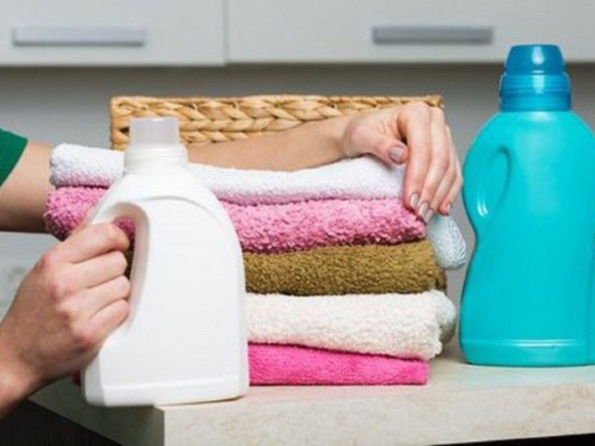 Use vinagre e outros produtos caseiros para fazer um excelente amaciante de roupas