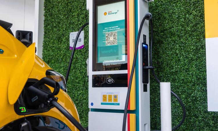 Franca recebe estação para recarga rápida de veículos elétricos. Veja onde está