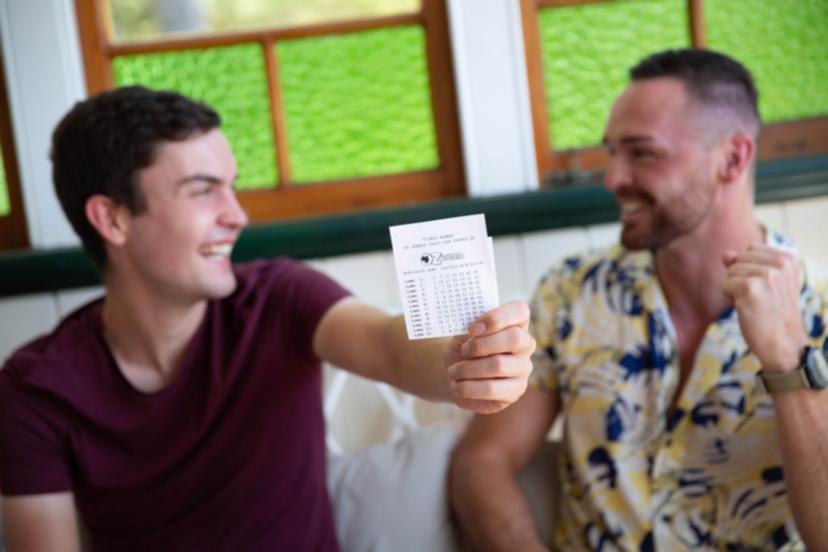 Homem que jogou pela primeira na loteria ganha R$ 50 milhões. Veja o que ele fez