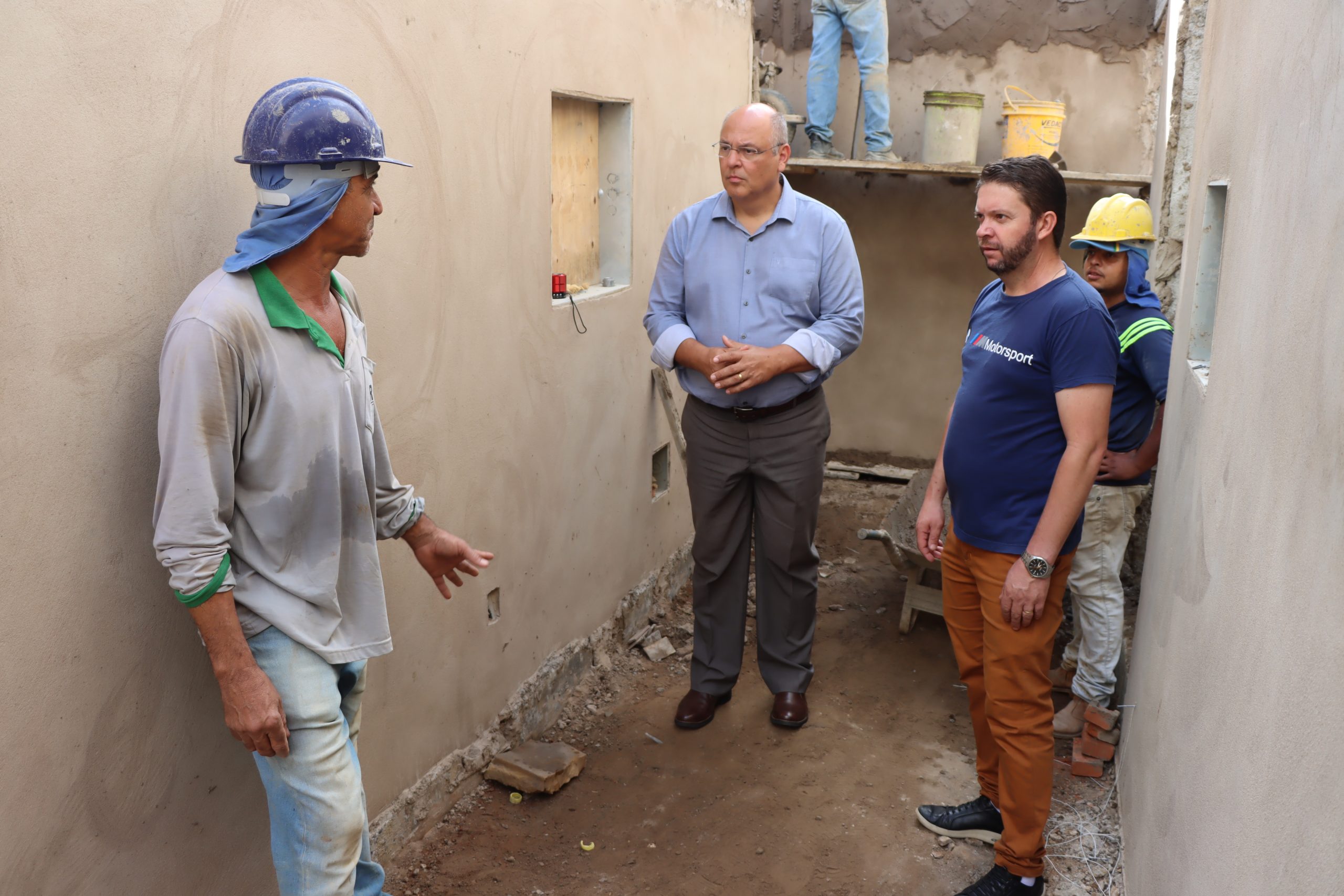 Prefeito Alexandre Ferreira visita obras em andamento em vários pontos de Franca