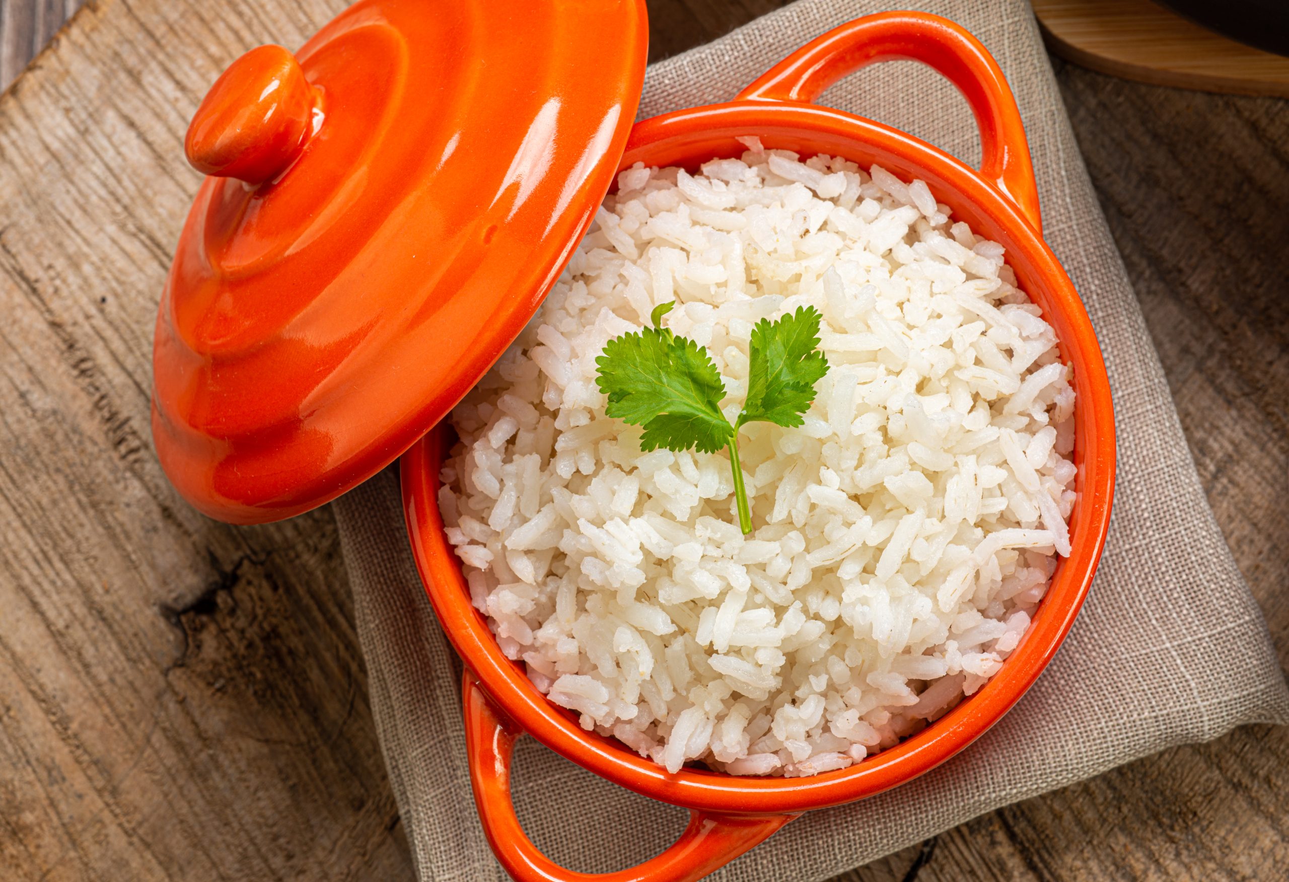 Arroz: Por que é melhor evitar o reaquecimento das sobras? Descubra agora!