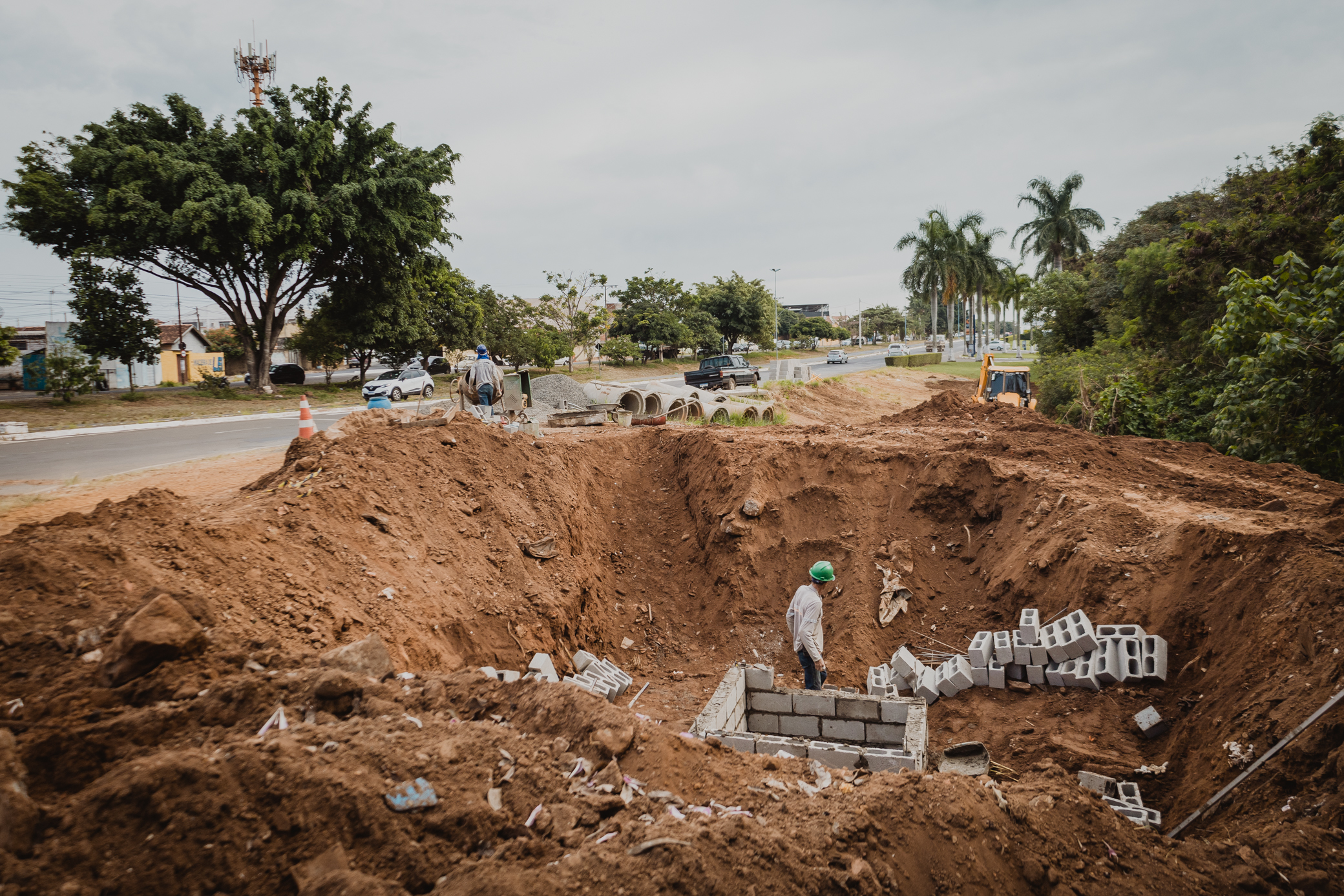 Avenida Reynaldo Chioca, no Parque Progresso, recebe obras de drenagem