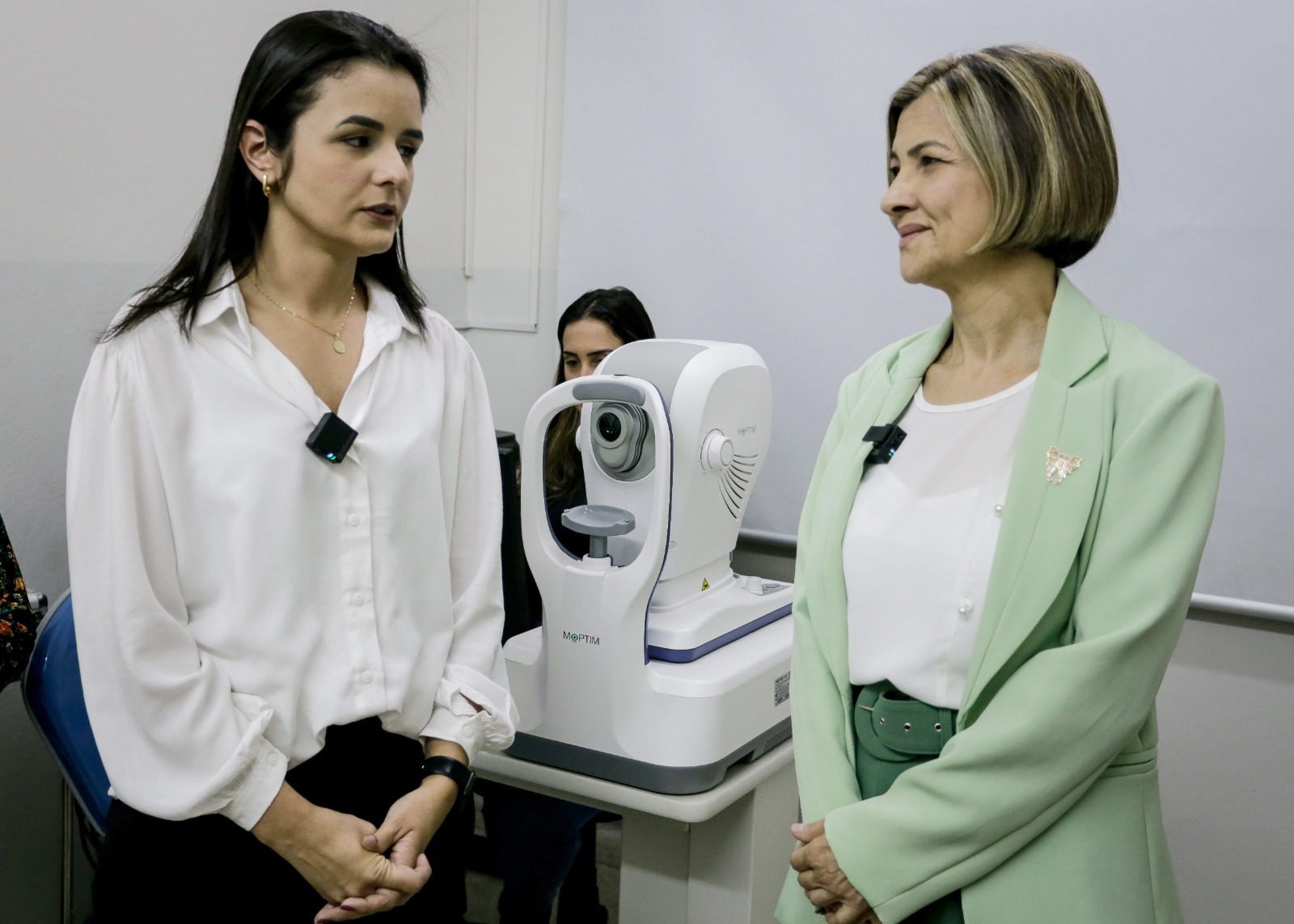 Deputada Graciela entrega moderno aparelho para Centro Oftalmológico de Franca