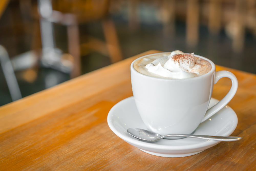 Como fazer um delicioso café latte? Aprenda a receita caseira, digna de cafeteria