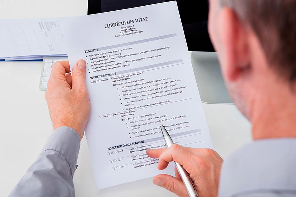 Está em busca de um estágio? Especialista dá dica de como montar currículo atrativo