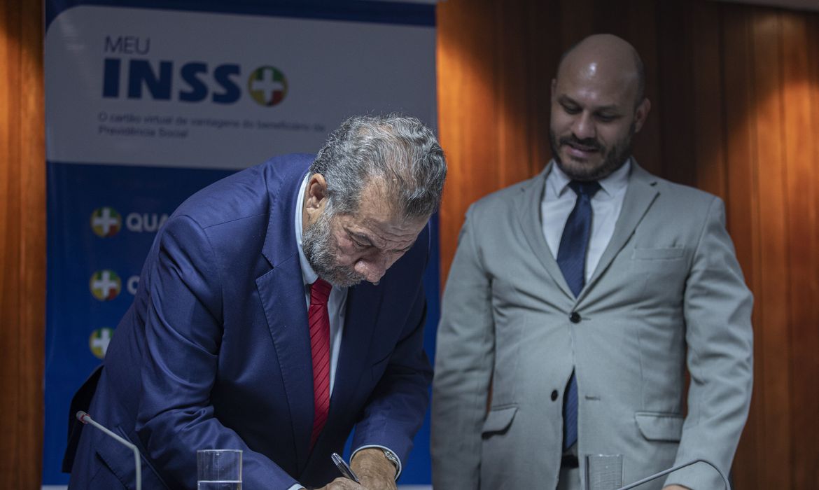Carteira Meu INSS+ vai dar desconto em farmácias, cinemas, shows e serviços
