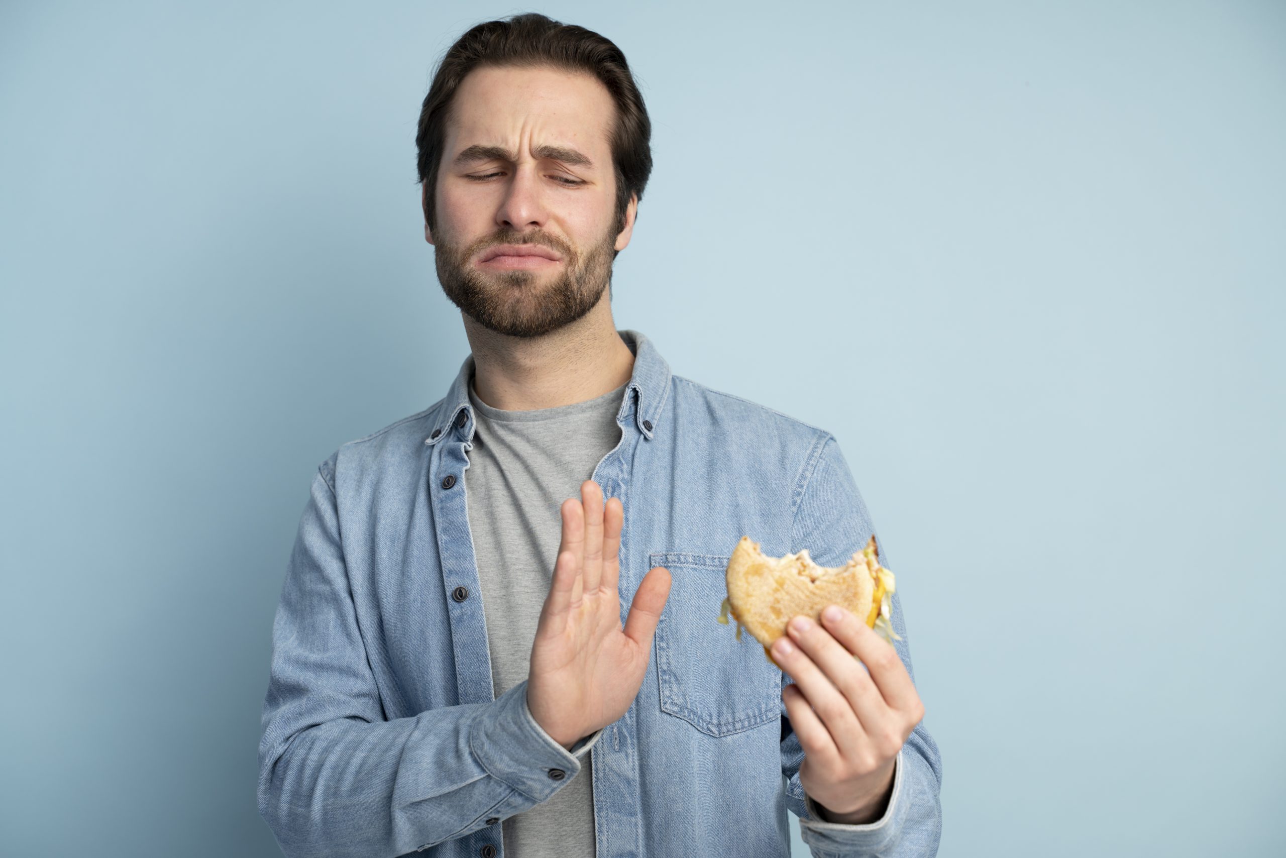 Você come e em seguida passa mal? Pode ser intolerância alimentar! Veja sintomas
