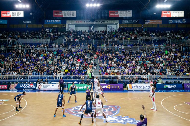 Confira as datas, horários, locais e transmissões dos confrontos da Semi do NBB 15