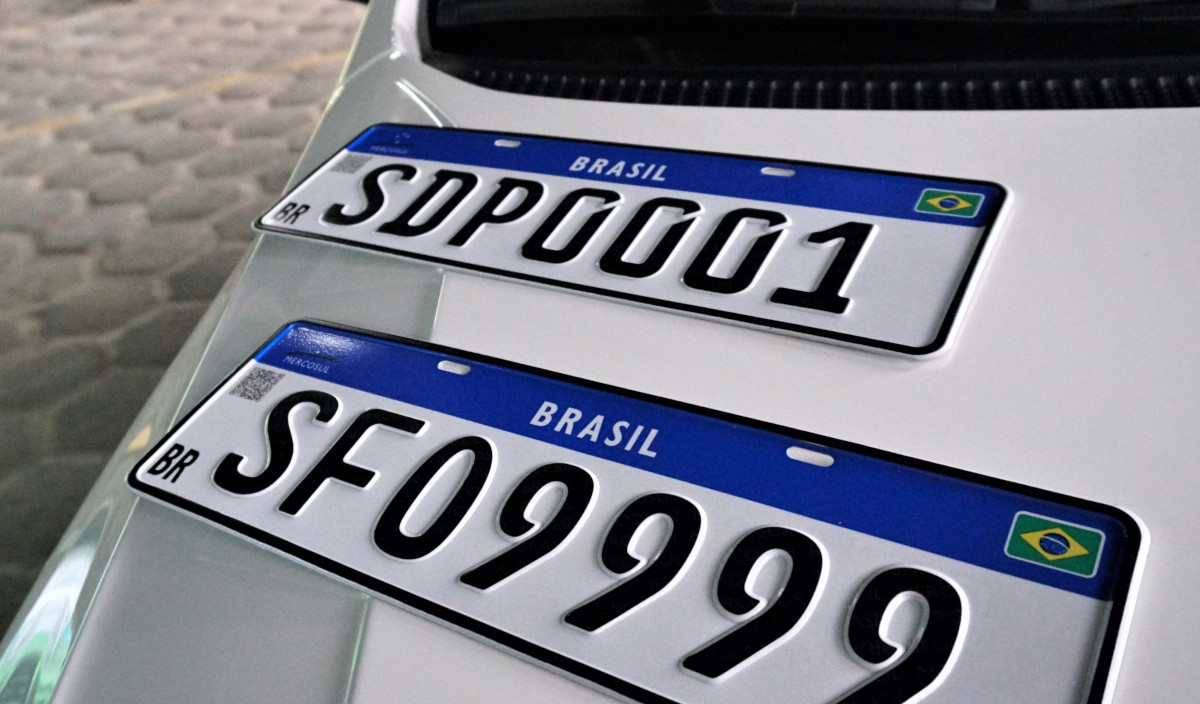 Placas de veículos podem voltar a ter nome da cidade e estado de registro