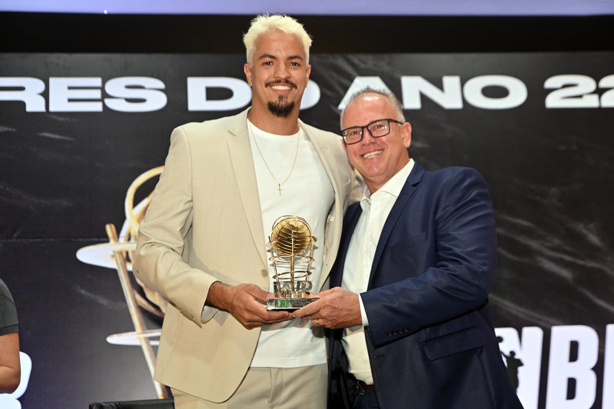 Após grande temporada, pivô de Franca, Lucas Dias, foi premiado o melhor do NBB 15