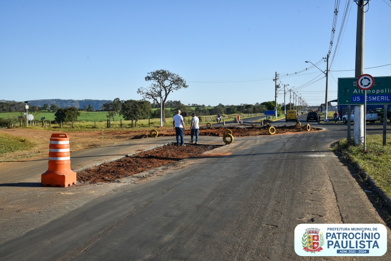 Prefeitura constrói nova rotatória no acesso ao Residencial Paraíso, em Patrocínio