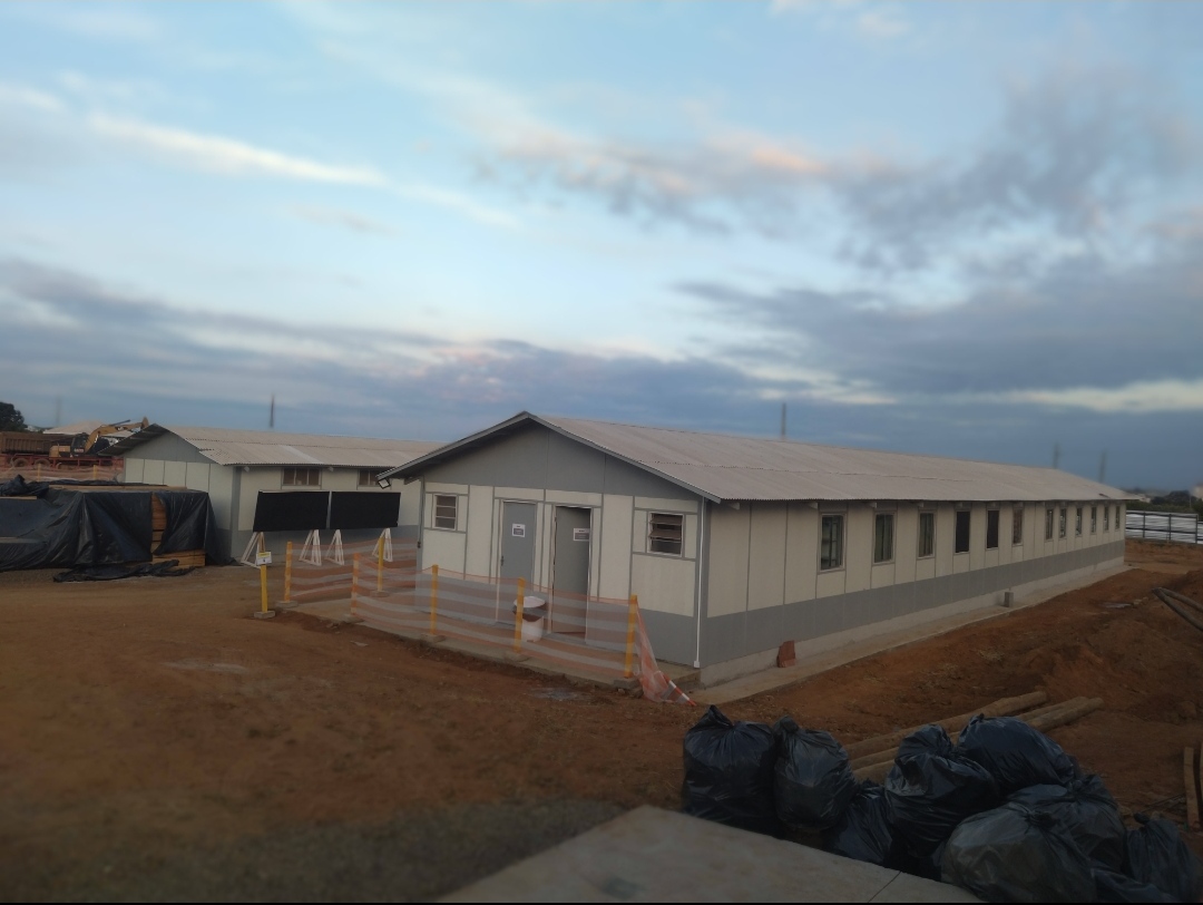 Bassi afirma que obra do hospital estadual segue firme e já está na fase de fundação