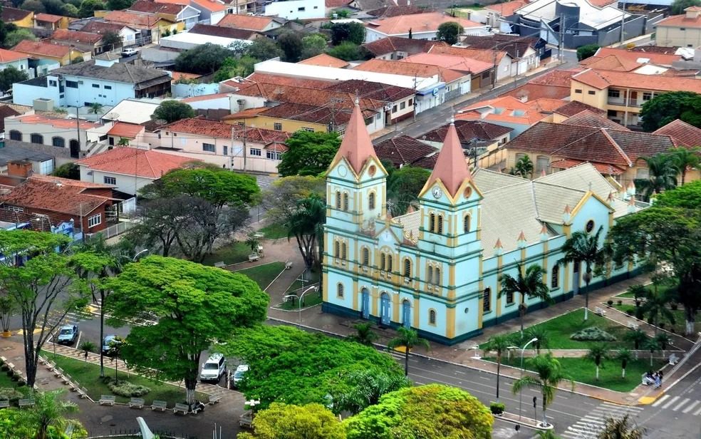 Prefeitura de Ibiraci abre Concurso Público com salários de R$ 1.190,57 a R$ 8.500