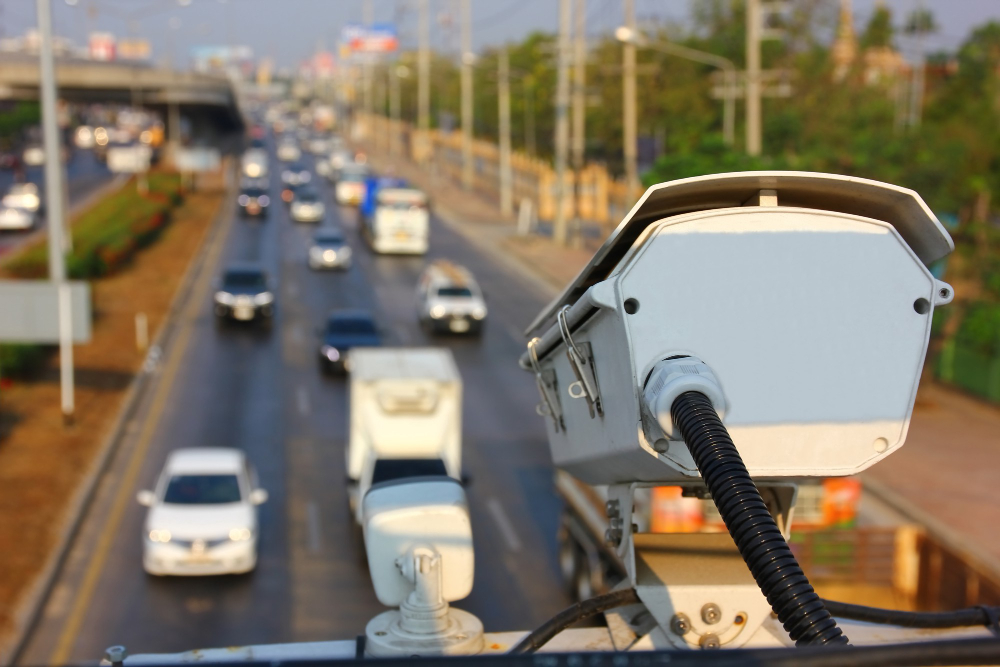 Saiba como funcionam os novos radares que flagram de longe os motoristas