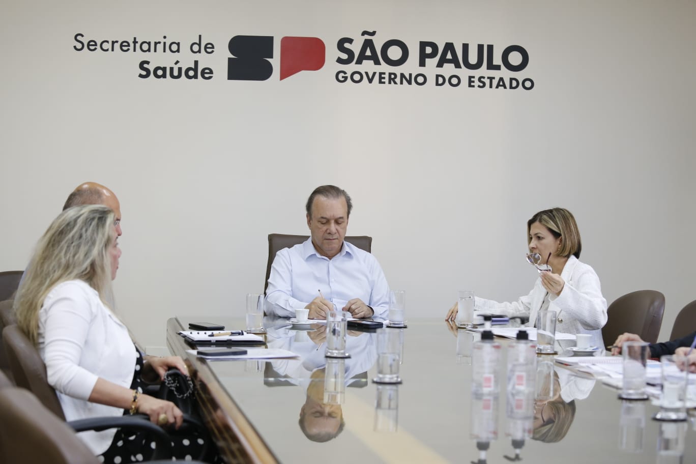 Estado promete comprar vagas da rede particular para internar pacientes do SUS