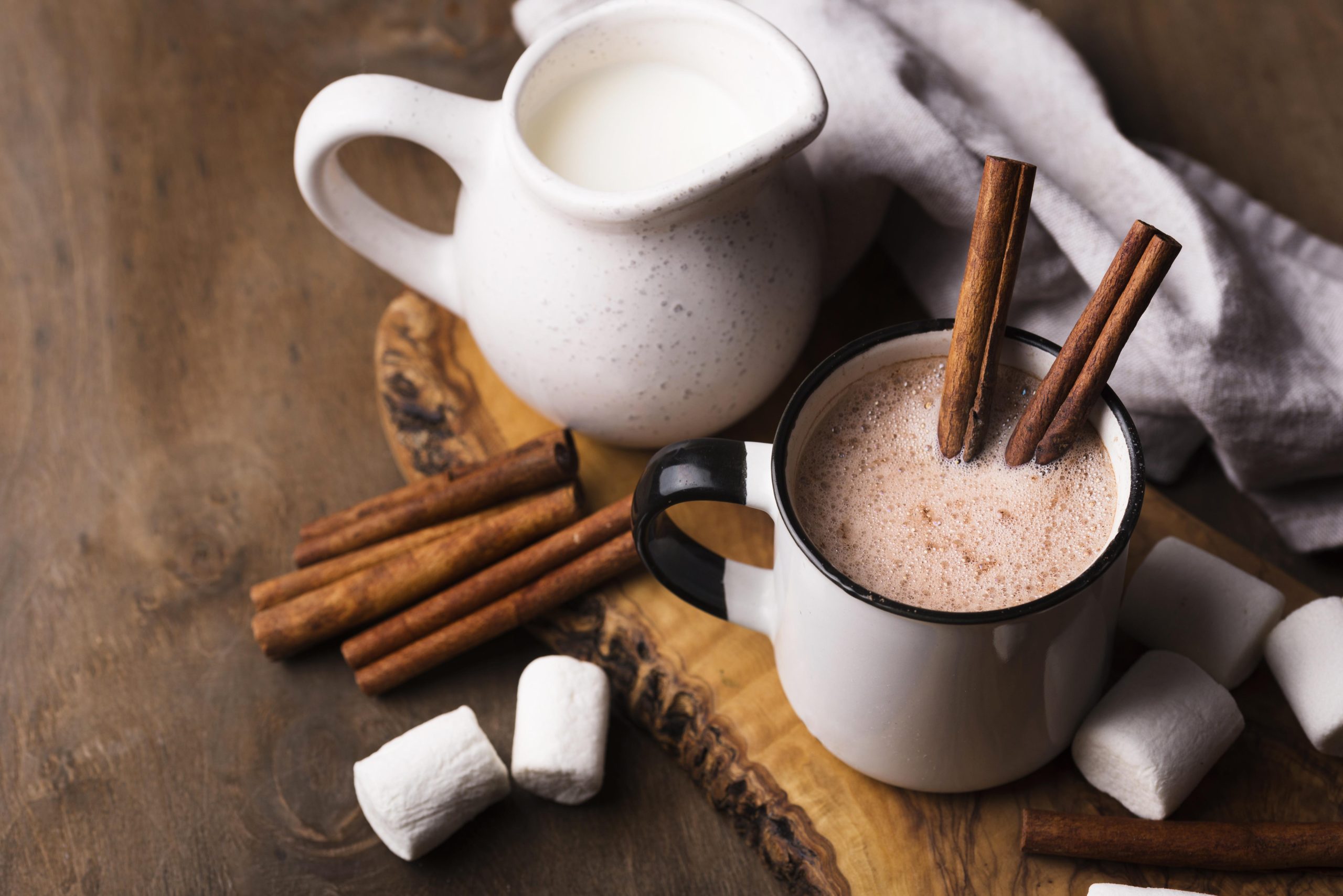 Espante o frio com esta receita de um delicioso chocolate quente com canela!