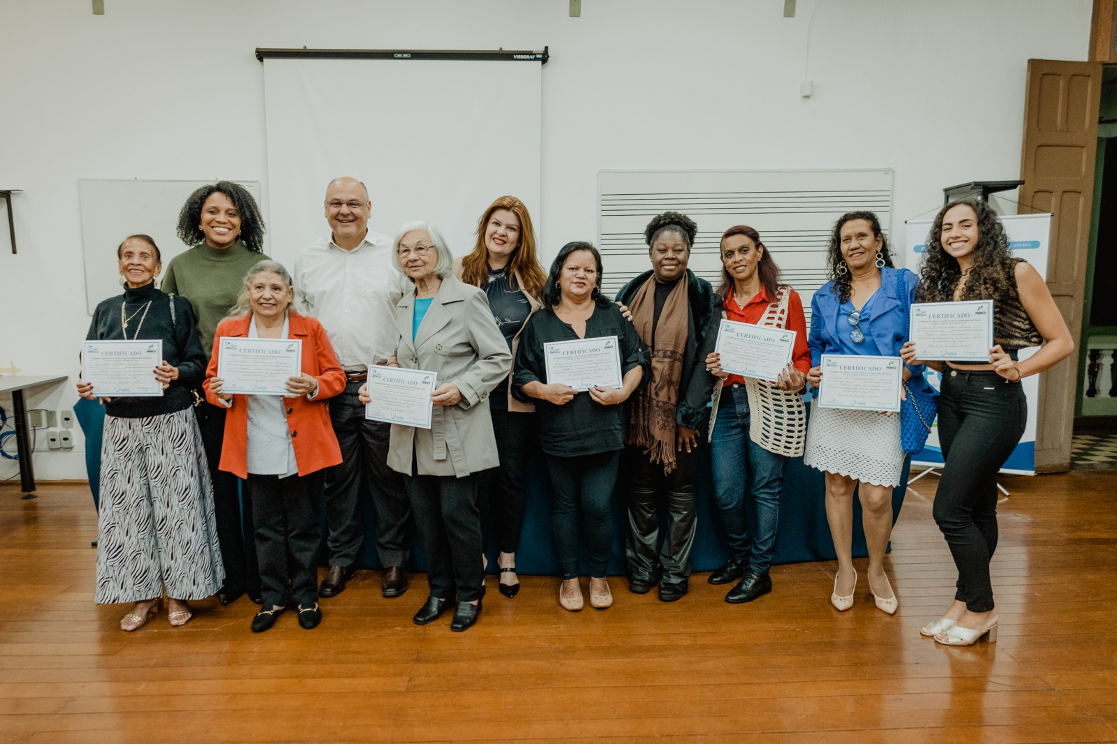 FUSSOL entrega certificados para alunas do curso de Crochê