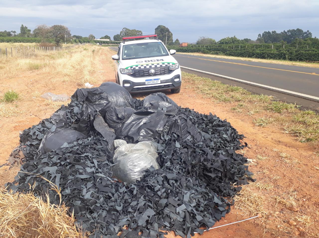 Guarda Civil de Franca flagra descarte irregular de couro e autua infrator