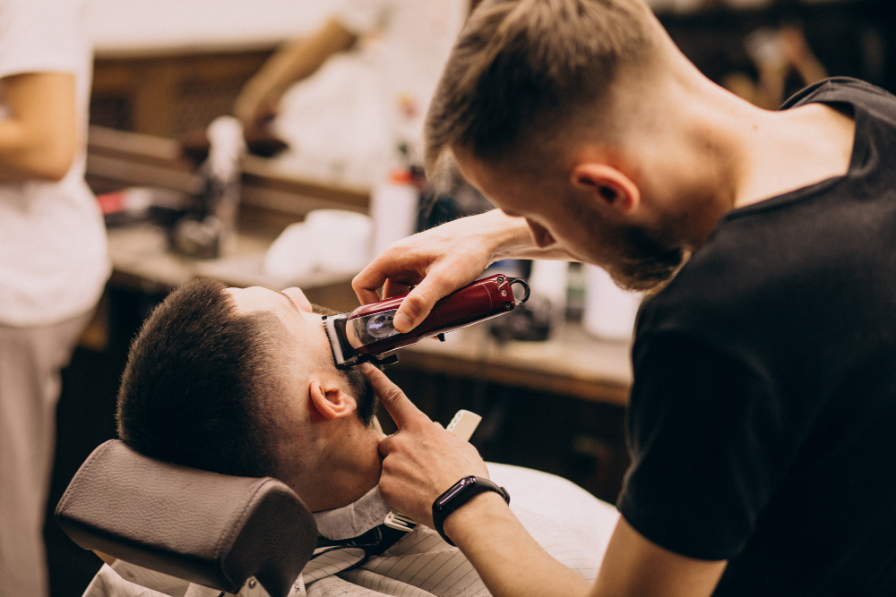 De onde vêm os mitos sobre o melhor dia do mês para cortar o cabelo?