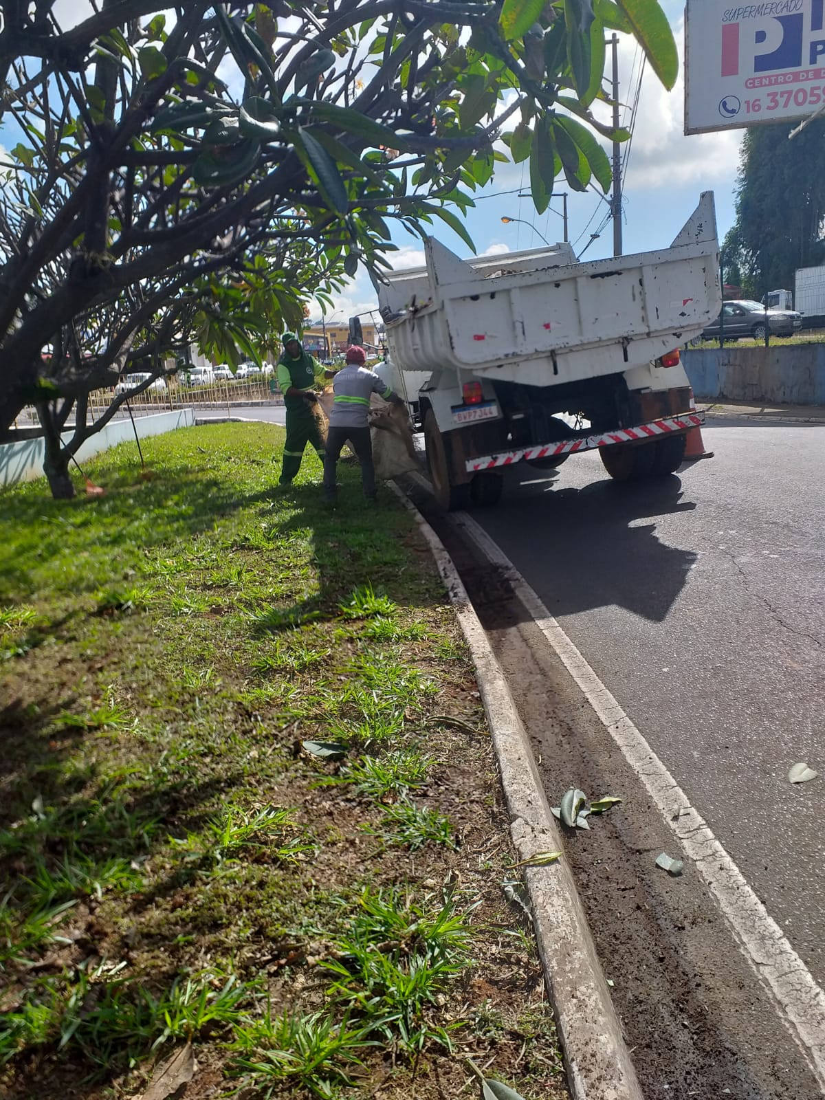 Secretaria do Meio Ambiente de Franca intensifica serviços de limpeza pública