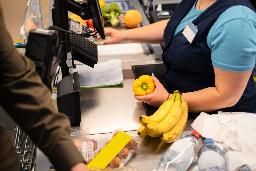 Funcionário revela código secreto de supermercado para lidar com clientes grosseiros