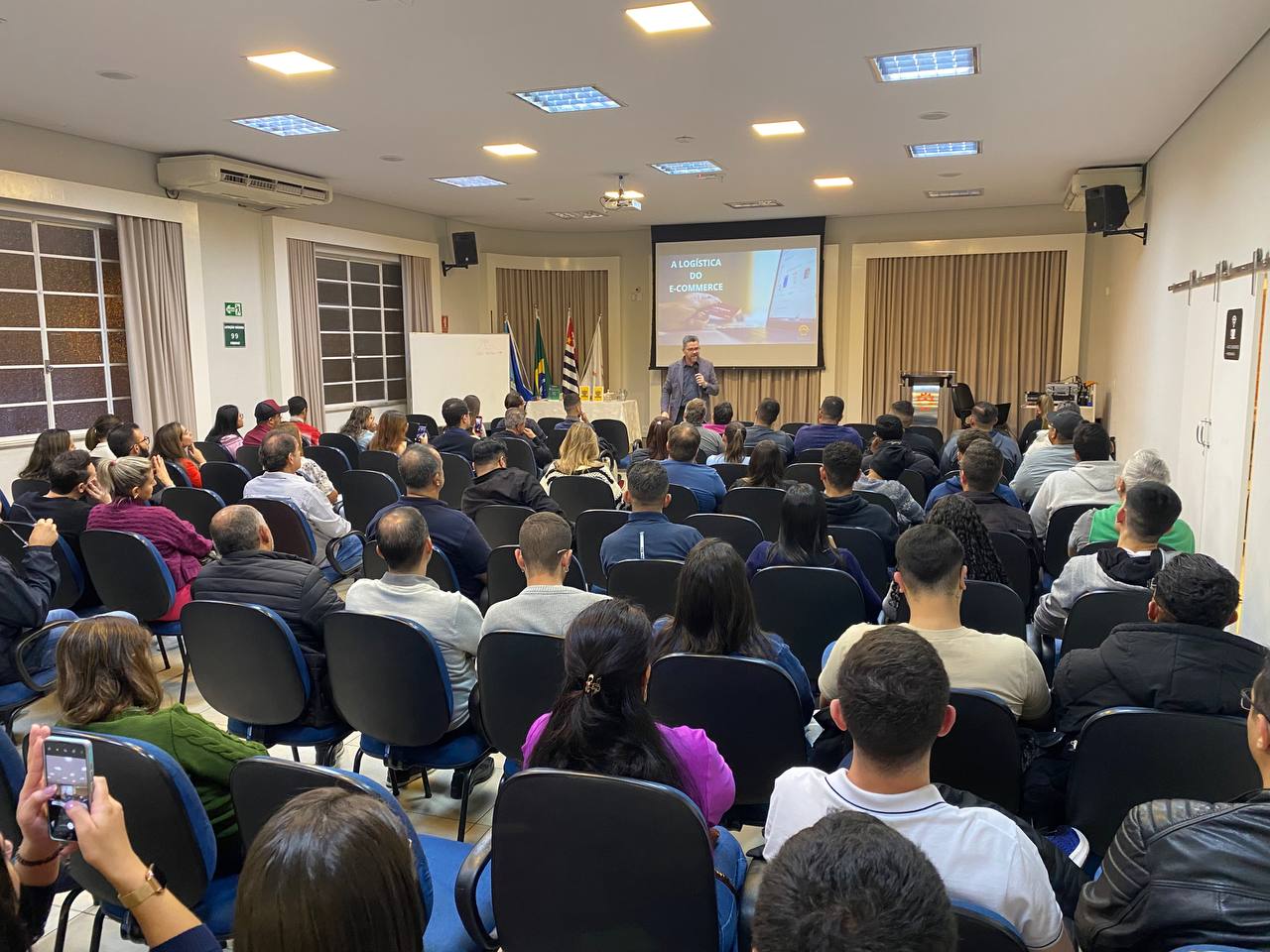 ACIF vai realizar palestras gratuitas sobre e-commerce e gestão de pessoas