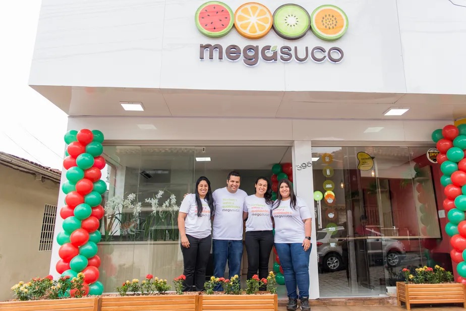 Após um prejuízo de R$ 18 mil, loja de sucos já fatura R$ 900 mil e vira franquia