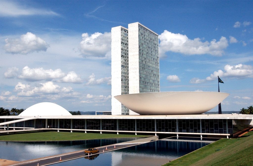 Concurso na Câmara dos Deputados tem 140 vagas e salários que chegam a R$ 26 mil