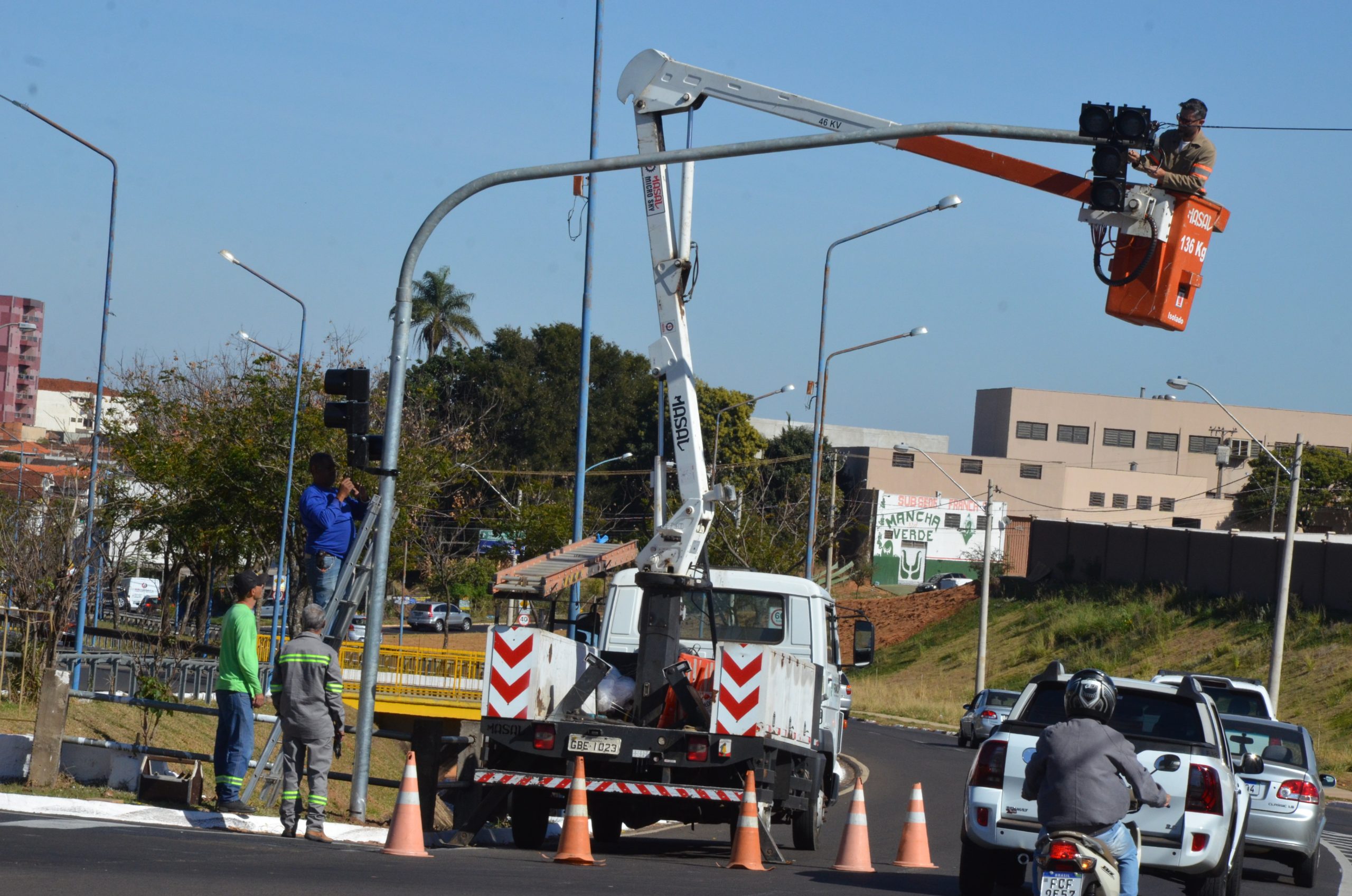 Em Franca, avenida Hélio Palermo recebe nova iluminação