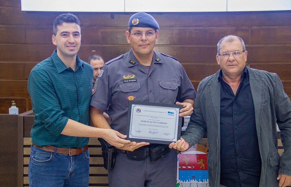 Comandante da Polícia Militar em Franca e Região recebe moção de aplausos na Câmara