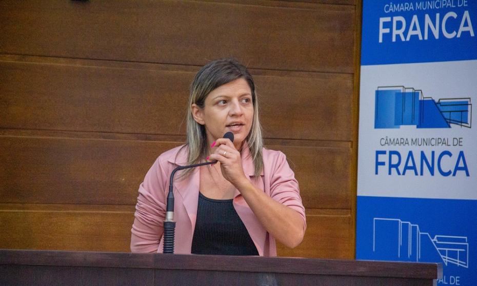 Câmara aprova projeto de lei que cria programa de ajuda a acumuladores de animais