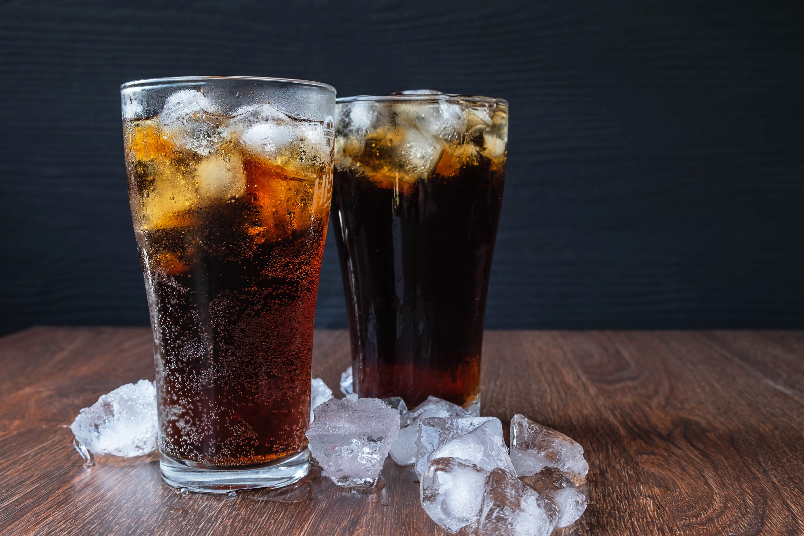 Por que refrigerante em garrafa de vidro parece ser mais gostoso? A ciência explica