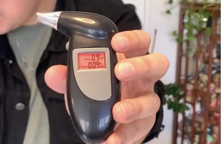 Bafômetro caseiro é confiável para detectar álcool no corpo? O que diz o Detran-SP