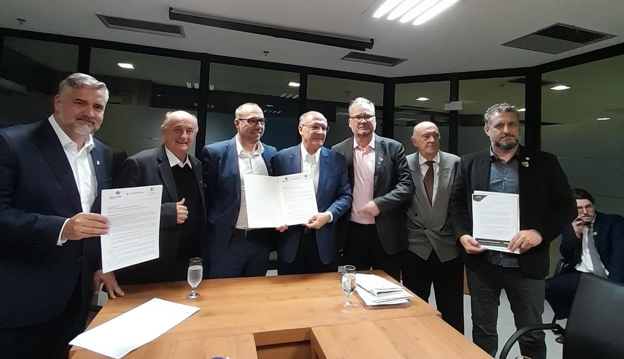 Calçadistas pedem ao vice-presidente fim da isenção a plataformas internacionais
