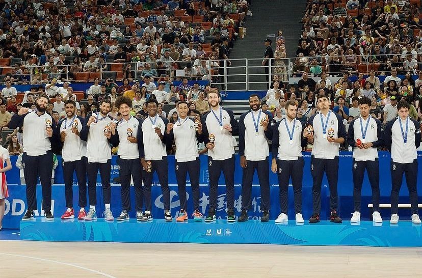 Seleção Brasileira, com francano em quadra, fica com prata nos Jogos Universitários