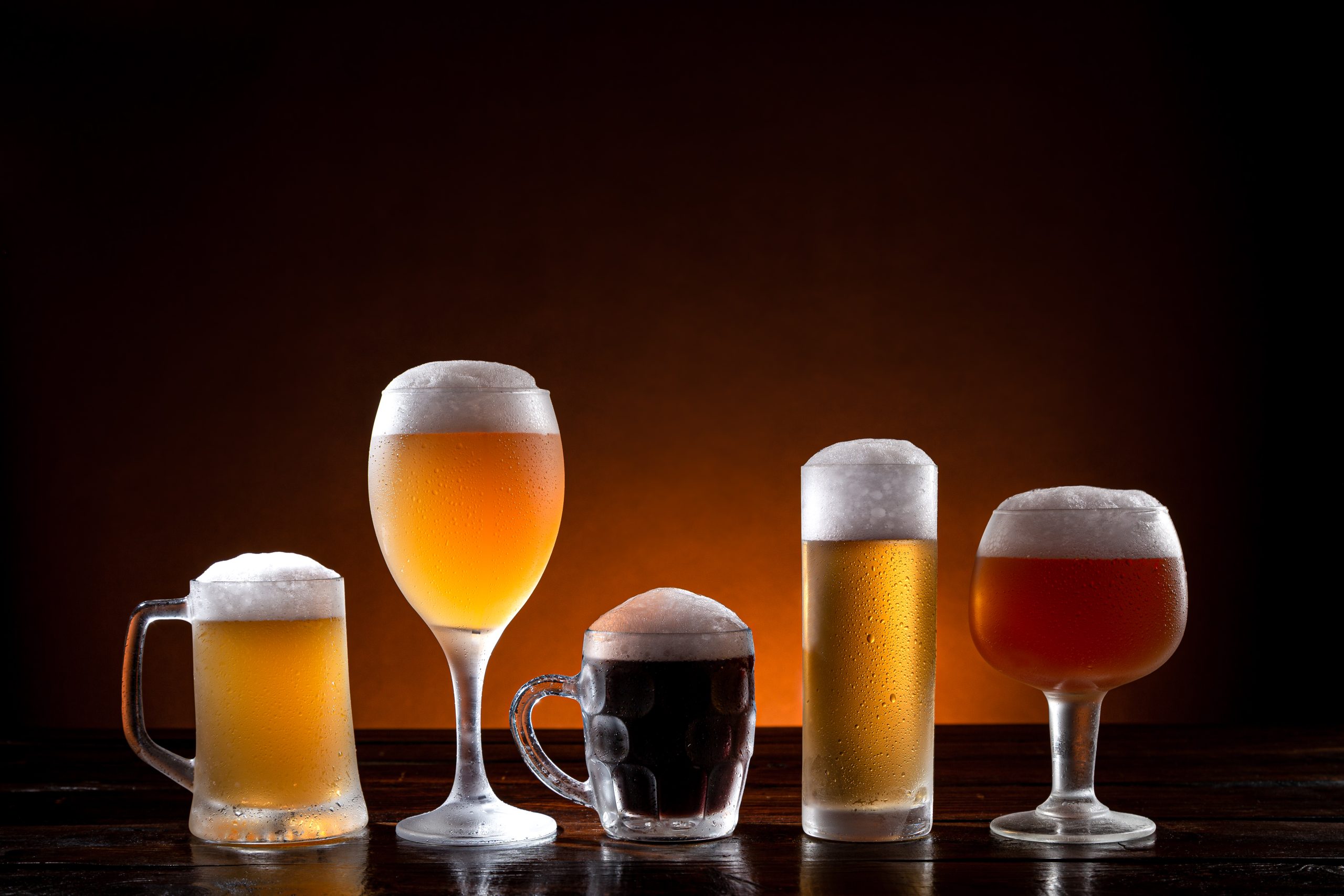 Dia da Cerveja: Existe mesmo um copo ideal para apreciar a bebida? Descubra aqui!