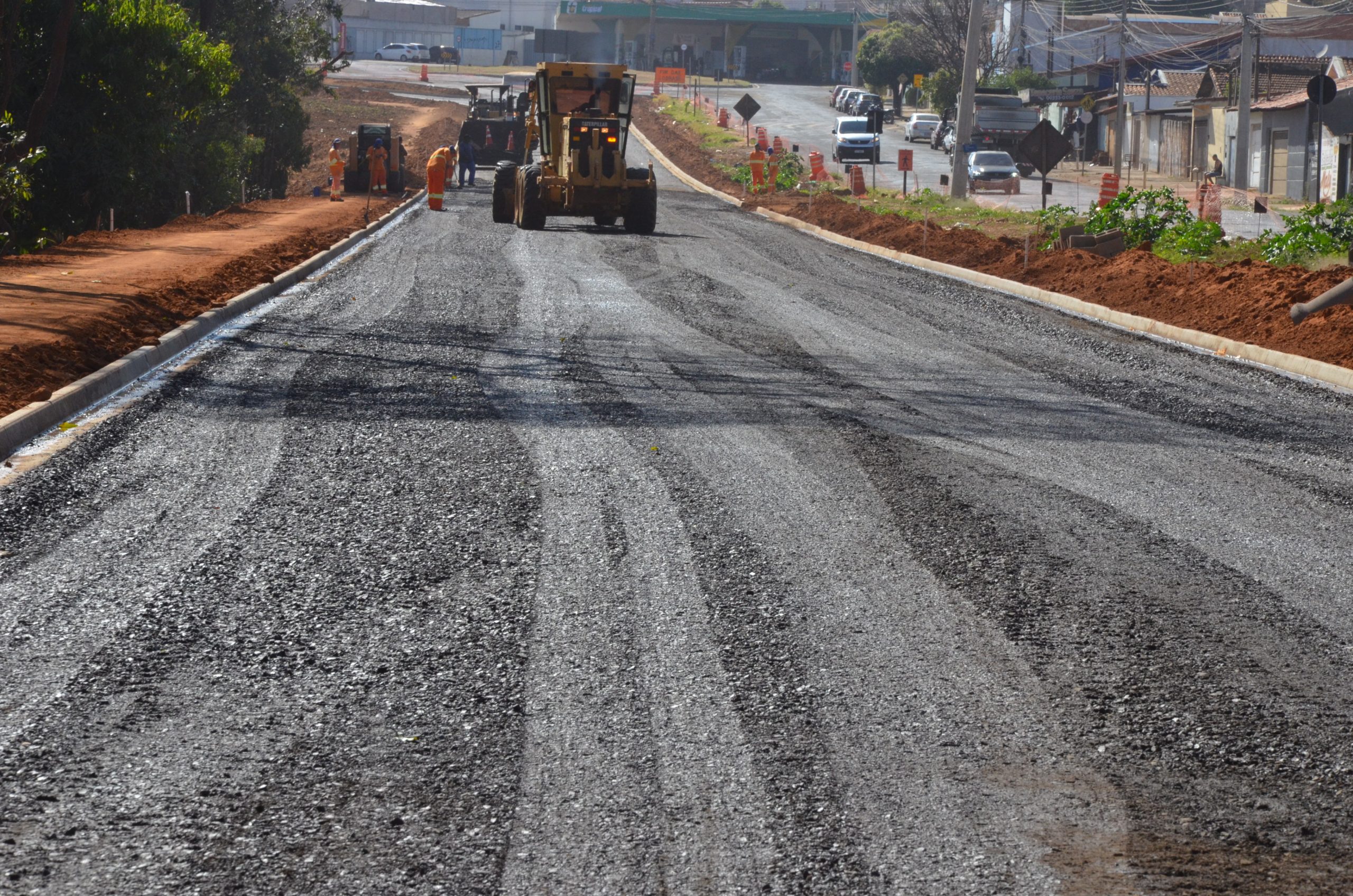 Duplicação da Av. Geralda Rocha Silva, em Franca, já recebe massa asfáltica