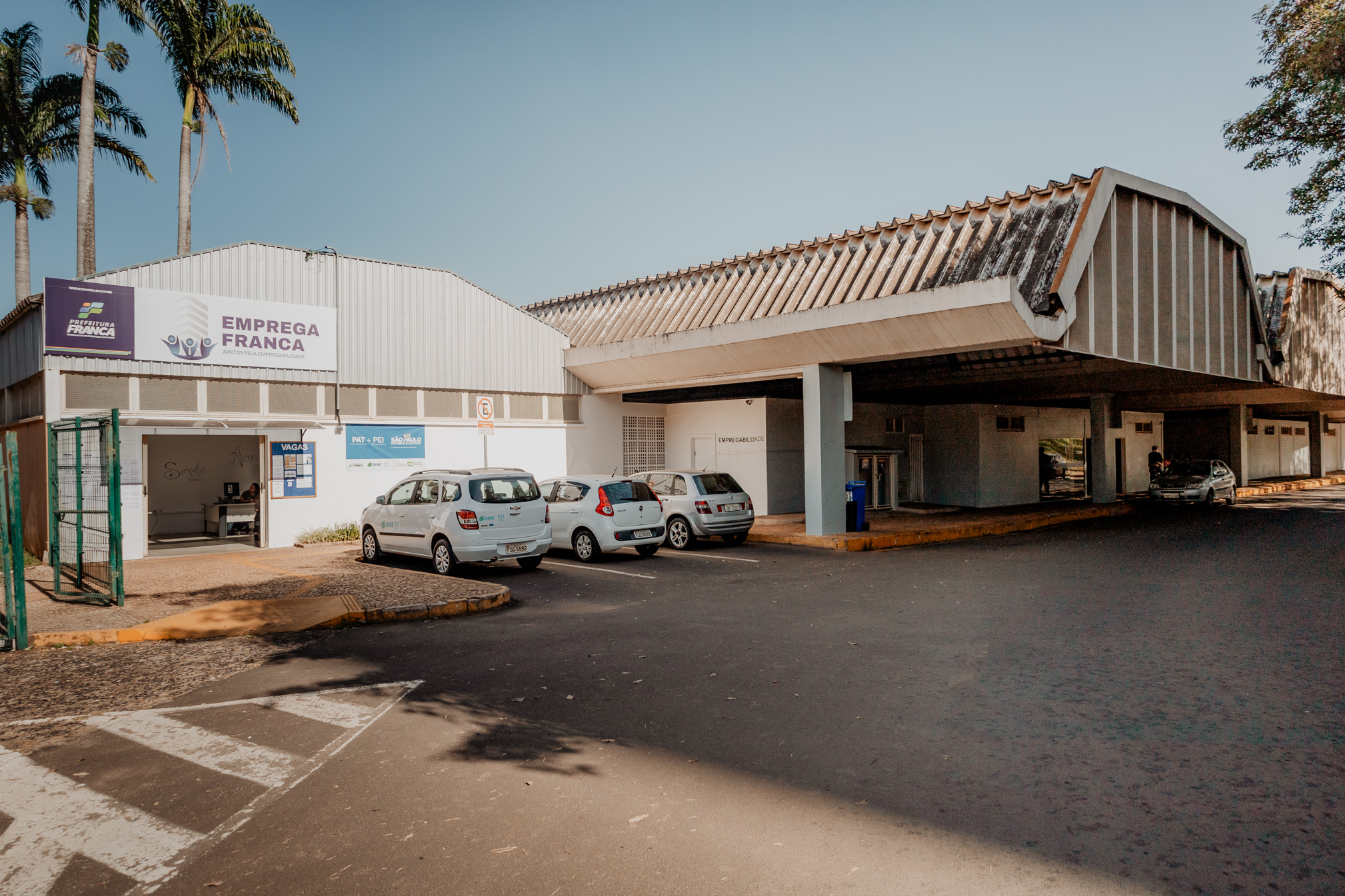 Emprega Franca e PAT têm vagas para construção civil, vendas e setor calçadista