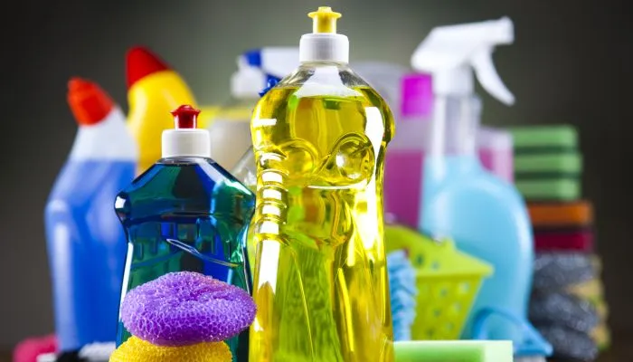 “Operação Casa Limpa” do IPEM-SP detecta erros em 35% dos produtos de limpeza