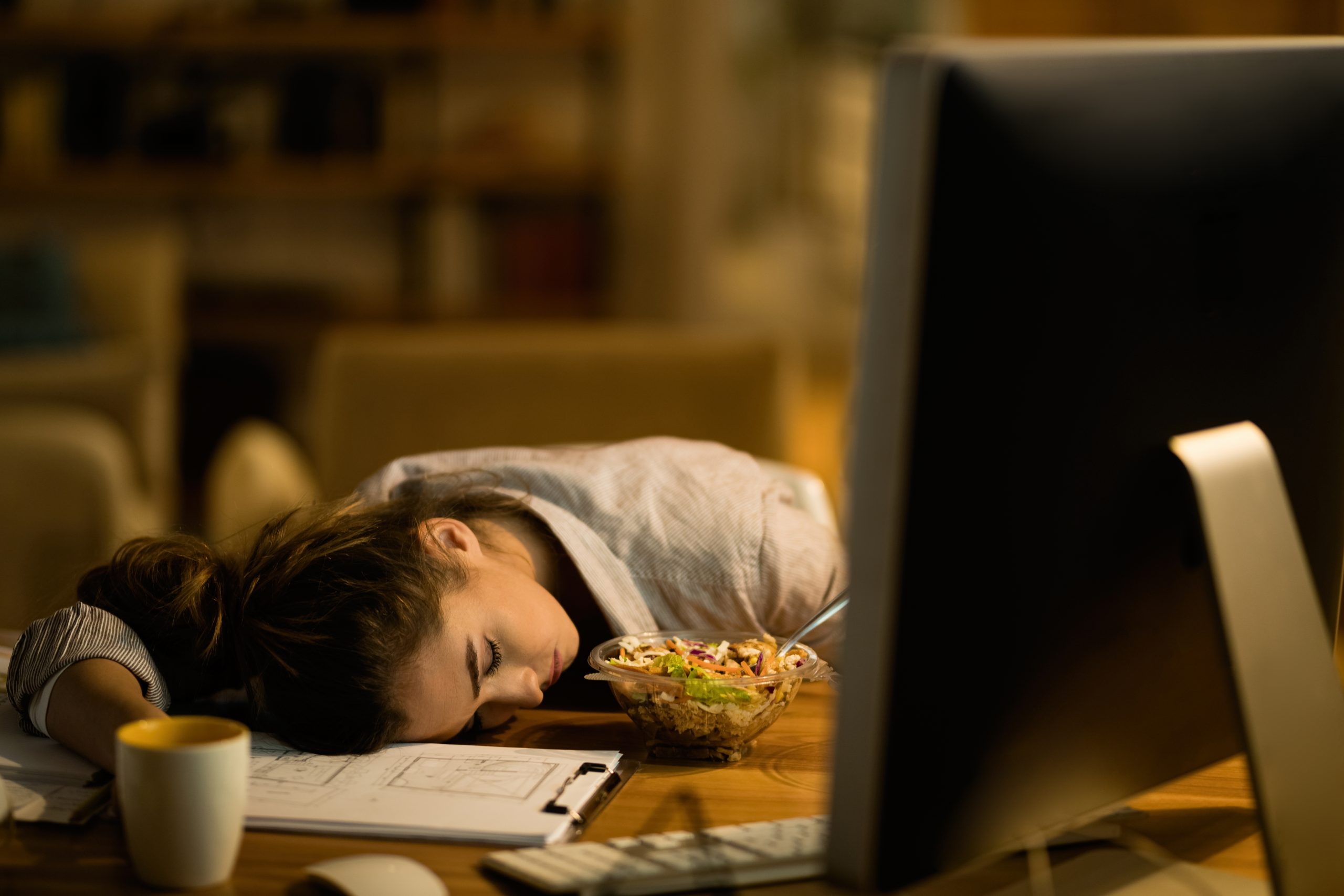 Cansaço depois de comer? Entenda o motivo e o que você pode fazer para evitar